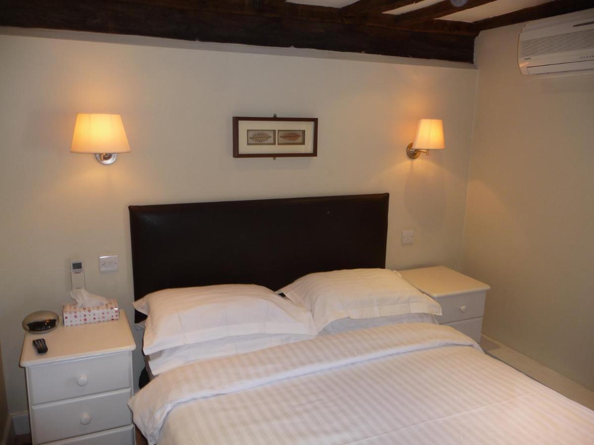 The George Hotel Henfield Exterior photo