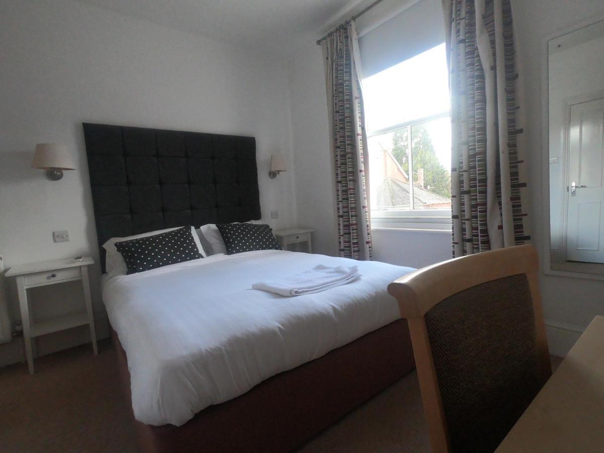 The George Hotel Henfield Exterior photo