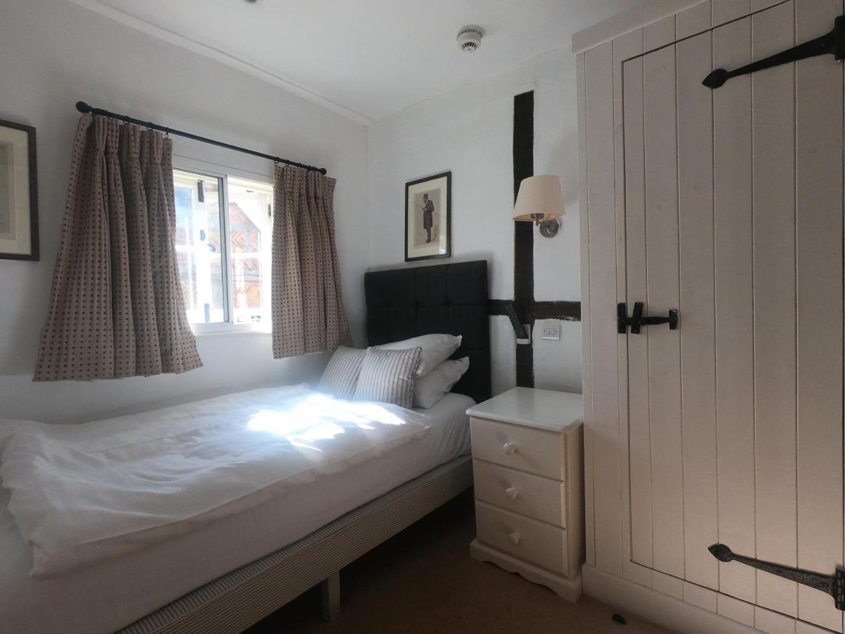 The George Hotel Henfield Exterior photo